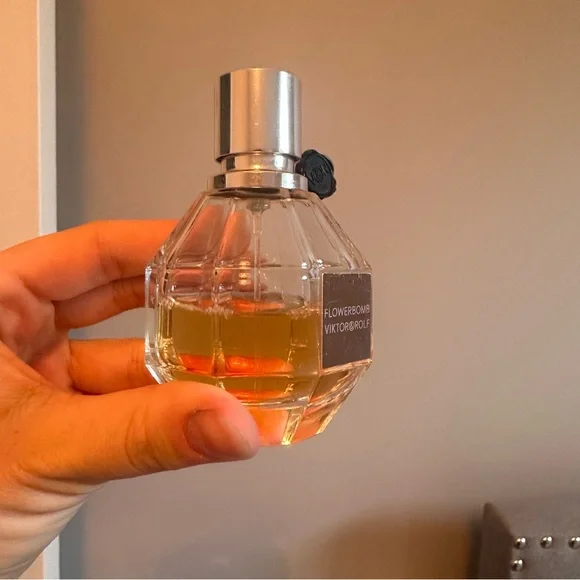 Viktor & Rolf Flowerbomb - Picture 2 of 3